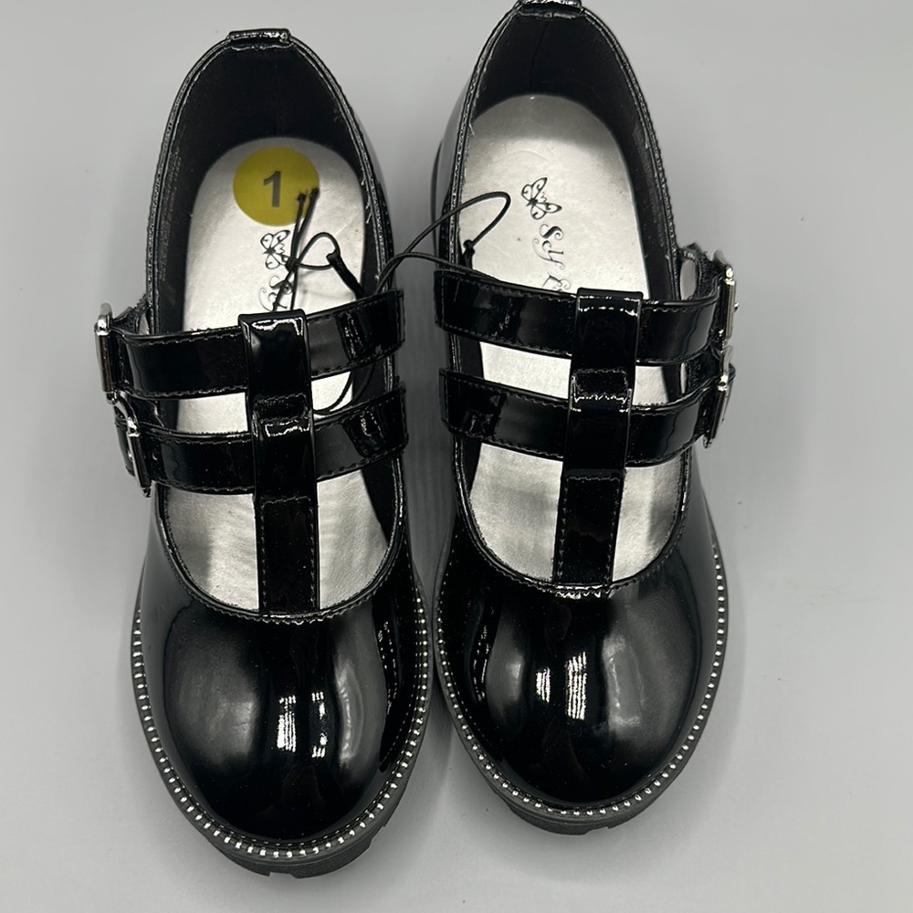 Girls patent leather shoes